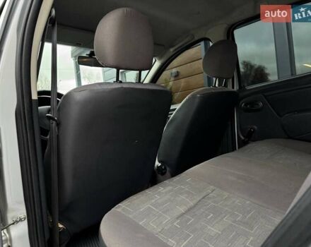 Серый Рено Сандеро, объемом двигателя 1.39 л и пробегом 252 тыс. км за 5300 $, фото 19 на Automoto.ua