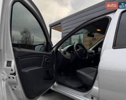 Серый Рено Сандеро, объемом двигателя 1.39 л и пробегом 252 тыс. км за 5300 $, фото 7 на Automoto.ua