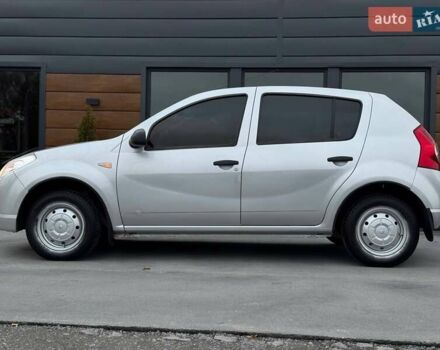 Серый Рено Сандеро, объемом двигателя 1.39 л и пробегом 252 тыс. км за 5300 $, фото 1 на Automoto.ua