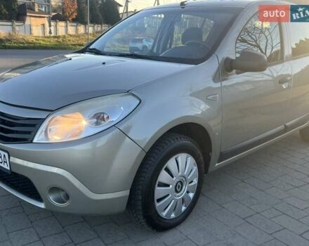 Серый Рено Сандеро, объемом двигателя 1.39 л и пробегом 201 тыс. км за 4790 $, фото 11 на Automoto.ua