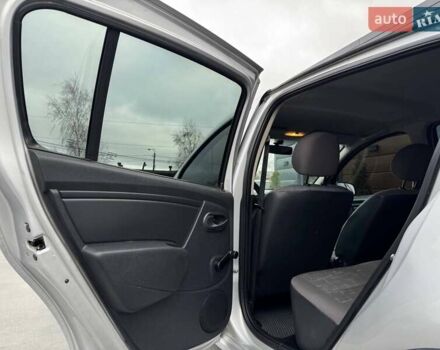 Серый Рено Сандеро, объемом двигателя 1.39 л и пробегом 252 тыс. км за 5300 $, фото 17 на Automoto.ua