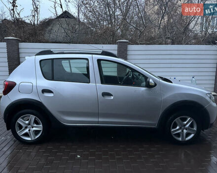 Сірий Рено Сандеро, об'ємом двигуна 0.9 л та пробігом 74 тис. км за 9300 $, фото 6 на Automoto.ua