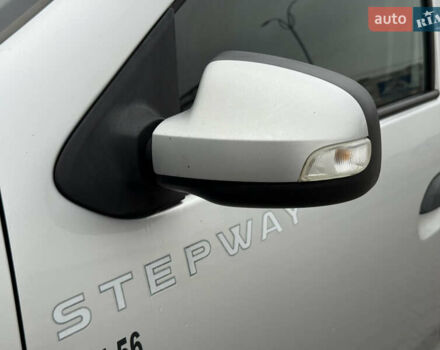 Серый Рено Сандеро, объемом двигателя 1.46 л и пробегом 198 тыс. км за 6599 $, фото 3 на Automoto.ua