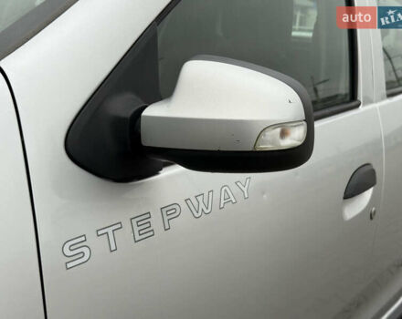 Серый Рено Сандеро, объемом двигателя 1.46 л и пробегом 216 тыс. км за 6499 $, фото 2 на Automoto.ua