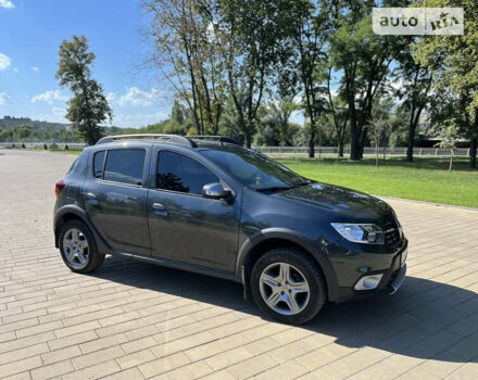 Серый Рено Сандеро, объемом двигателя 1.5 л и пробегом 14 тыс. км за 12500 $, фото 4 на Automoto.ua