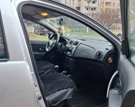 Сірий Рено Сандеро, об'ємом двигуна 0.9 л та пробігом 17 тис. км за 11500 $, фото 4 на Automoto.ua