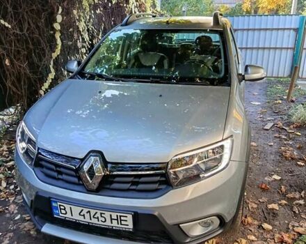 Серый Рено Сандеро, объемом двигателя 0.9 л и пробегом 18 тыс. км за 12500 $, фото 1 на Automoto.ua