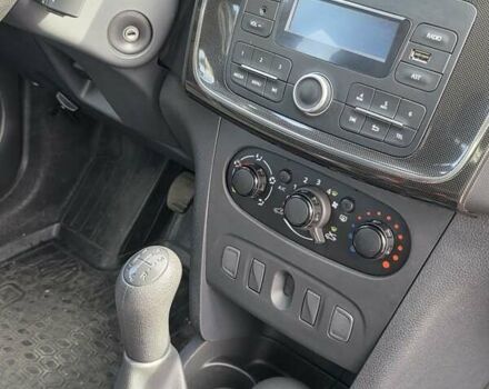 Сірий Рено Сандеро, об'ємом двигуна 1 л та пробігом 36 тис. км за 9999 $, фото 7 на Automoto.ua