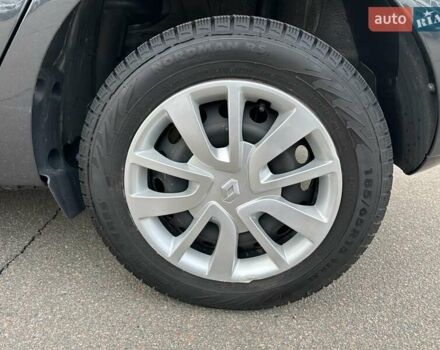 Серый Рено Сандеро, объемом двигателя 1 л и пробегом 43 тыс. км за 8900 $, фото 12 на Automoto.ua