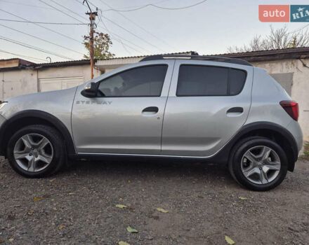 Серый Рено Сандеро, объемом двигателя 1.5 л и пробегом 40 тыс. км за 12800 $, фото 2 на Automoto.ua