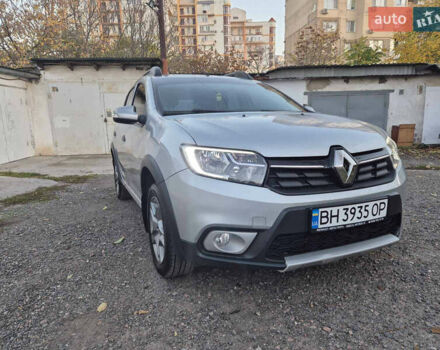 Серый Рено Сандеро, объемом двигателя 1.5 л и пробегом 40 тыс. км за 12800 $, фото 5 на Automoto.ua