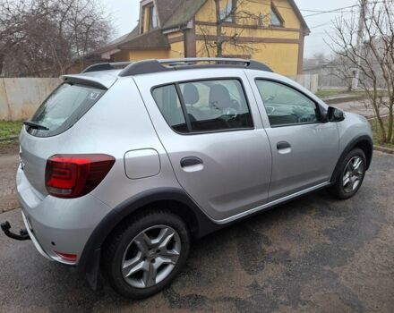 Серый Рено Сандеро, объемом двигателя 1.5 л и пробегом 105 тыс. км за 11601 $, фото 2 на Automoto.ua