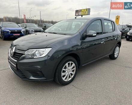 Серый Рено Сандеро, объемом двигателя 1 л и пробегом 43 тыс. км за 8900 $, фото 3 на Automoto.ua