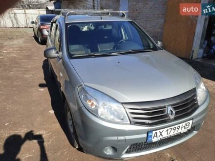 Серый Рено Сандеро, объемом двигателя 1.39 л и пробегом 175 тыс. км за 4600 $, фото 1 на Automoto.ua