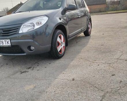 Серый Рено Сандеро, объемом двигателя 1.4 л и пробегом 190 тыс. км за 4600 $, фото 1 на Automoto.ua