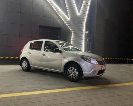 Серый Рено Сандеро, объемом двигателя 1.4 л и пробегом 312 тыс. км за 3500 $, фото 1 на Automoto.ua