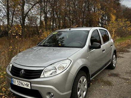 Рено Сандеро 2011 у Лубнах на Automoto.ua Сірий Рено Сандеро, об'ємом двигуна 1.39 л та пробігом 138 тис. км за 5850 $, фото 1 на Automoto.ua