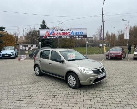 Серый Рено Сандеро, объемом двигателя 1.4 л и пробегом 202 тыс. км за 5400 $, фото 1 на Automoto.ua