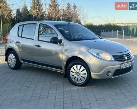 Серый Рено Сандеро, объемом двигателя 1.39 л и пробегом 201 тыс. км за 4790 $, фото 1 на Automoto.ua