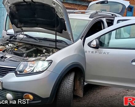 Серый Рено Сандеро, объемом двигателя 1.6 л и пробегом 114 тыс. км за 7850 $, фото 1 на Automoto.ua