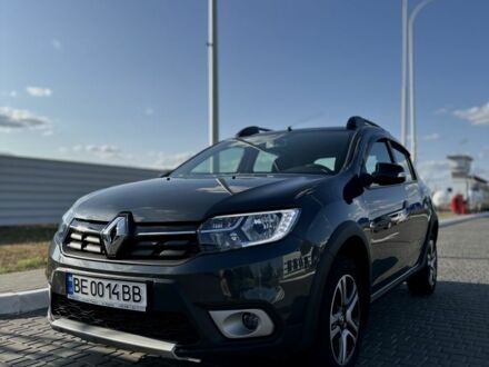 Рено Сандеро 2020 в Николаеве на Automoto.ua Серый Рено Сандеро, объемом двигателя 0.9 л и пробегом 22 тыс. км за 12200 $, фото 1 на Automoto.ua