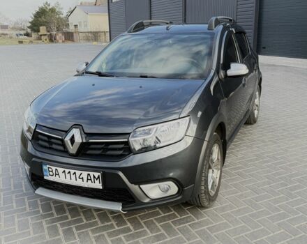Серый Рено Сандеро, объемом двигателя 0.9 л и пробегом 30 тыс. км за 11500 $, фото 1 на Automoto.ua