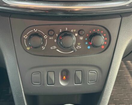 Синій Рено Сандеро, об'ємом двигуна 1 л та пробігом 71 тис. км за 7425 $, фото 14 на Automoto.ua