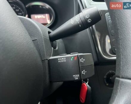 Синий Рено Сандеро, объемом двигателя 1.46 л и пробегом 97 тыс. км за 9202 $, фото 26 на Automoto.ua