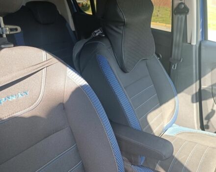 Синий Рено Сандеро, объемом двигателя 1.5 л и пробегом 42 тыс. км за 15000 $, фото 3 на Automoto.ua