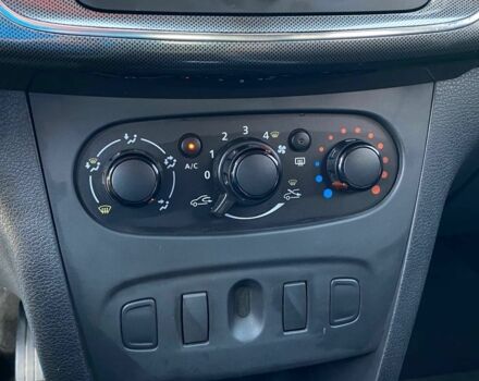 Рено Сандеро 2017 в Кривом Роге на Automoto.ua Синий Рено Сандеро, объемом двигателя 0.9 л и пробегом 81 тыс. км за 9500 $, фото 12 на Automoto.ua