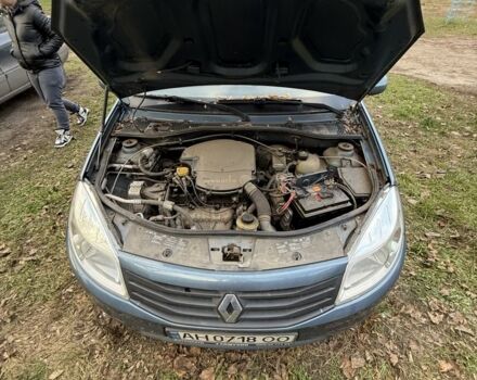 Синий Рено Сандеро, объемом двигателя 1.6 л и пробегом 270 тыс. км за 3200 $, фото 1 на Automoto.ua