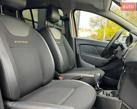 Рено Сандеро 2017 в Ивано-Франковске на Automoto.ua Оранжевый Рено Сандеро, объемом двигателя 0.9 л и пробегом 61 тыс. км за 8500 $, фото 18 на Automoto.ua