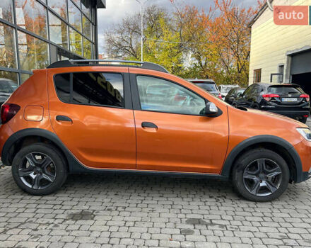 Рено Сандеро 2017 в Ивано-Франковске на Automoto.ua Оранжевый Рено Сандеро, объемом двигателя 0.9 л и пробегом 61 тыс. км за 8500 $, фото 7 на Automoto.ua