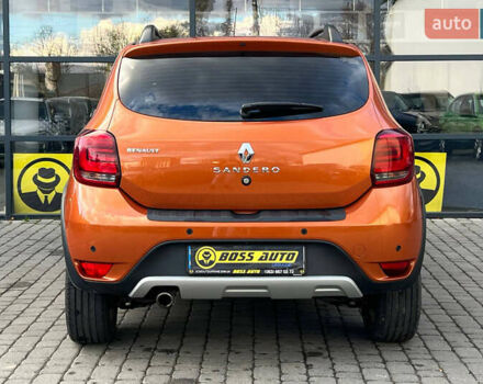 Рено Сандеро 2017 в Ивано-Франковске на Automoto.ua Оранжевый Рено Сандеро, объемом двигателя 0.9 л и пробегом 61 тыс. км за 8500 $, фото 5 на Automoto.ua