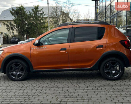 Рено Сандеро 2017 в Ивано-Франковске на Automoto.ua Оранжевый Рено Сандеро, объемом двигателя 0.9 л и пробегом 61 тыс. км за 8500 $, фото 3 на Automoto.ua