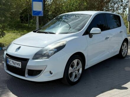 Рено Сценік II 2010 у Жовкві на Automoto.ua Білий Рено Сценік II, об'ємом двигуна 1.5 л та пробігом 189 тис. км за 6800 $, фото 1 на Automoto.ua