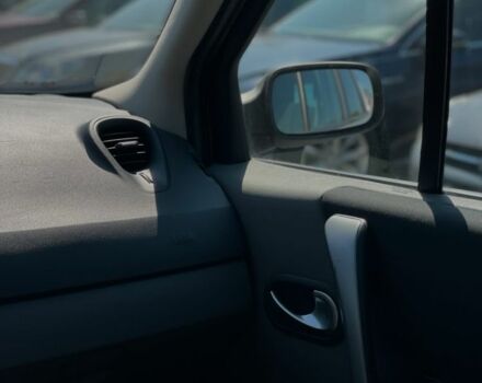 Бежевый Рено Сценик II, объемом двигателя 2 л и пробегом 210 тыс. км за 5100 $, фото 12 на Automoto.ua