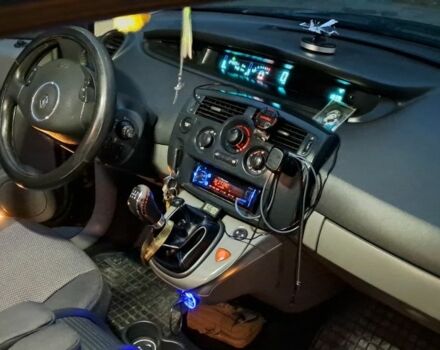 Черный Рено Сценик II, объемом двигателя 1.6 л и пробегом 250 тыс. км за 3900 $, фото 5 на Automoto.ua