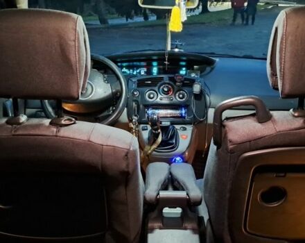 Черный Рено Сценик II, объемом двигателя 1.6 л и пробегом 250 тыс. км за 3900 $, фото 3 на Automoto.ua