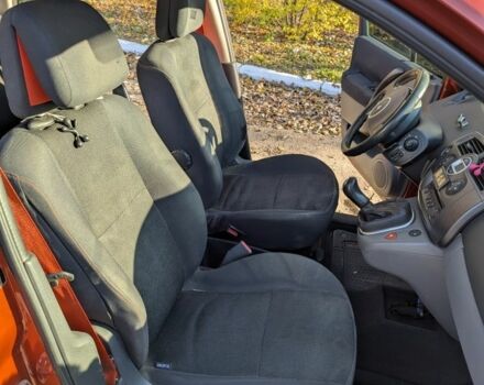 Красный Рено Сценик II, объемом двигателя 1.6 л и пробегом 143 тыс. км за 5800 $, фото 6 на Automoto.ua