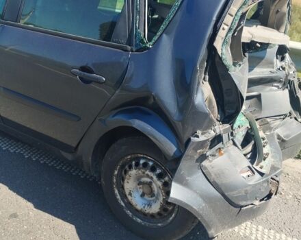 Серый Рено Сценик II, объемом двигателя 2 л и пробегом 418 тыс. км за 1600 $, фото 4 на Automoto.ua