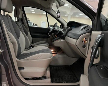 Серый Рено Сценик II, объемом двигателя 1.6 л и пробегом 183 тыс. км за 5200 $, фото 8 на Automoto.ua