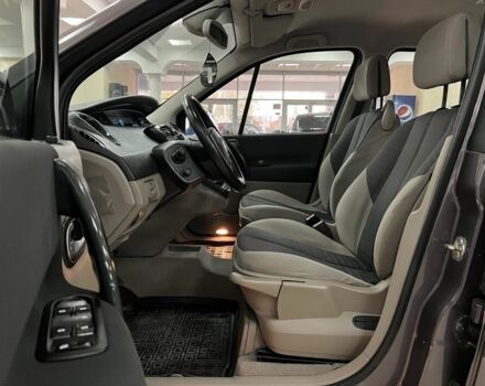 Серый Рено Сценик II, объемом двигателя 1.6 л и пробегом 183 тыс. км за 5200 $, фото 11 на Automoto.ua