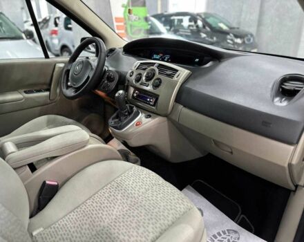 Серый Рено Сценик II, объемом двигателя 1.6 л и пробегом 175 тыс. км за 5699 $, фото 14 на Automoto.ua