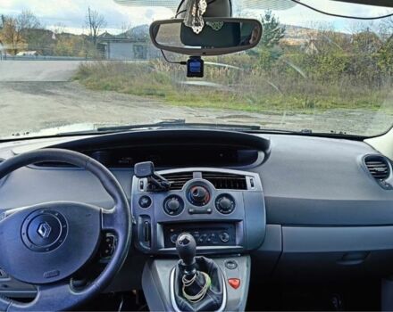 Рено Сценік II 2006 у Львові на Automoto.ua Сірий Рено Сценік II, об'ємом двигуна 1.9 л та пробігом 320 тис. км за 4200 $, фото 8 на Automoto.ua