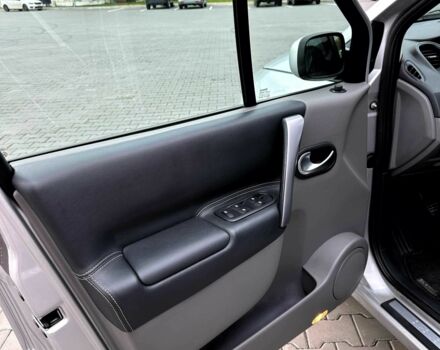 Серый Рено Сценик II, объемом двигателя 1.6 л и пробегом 172 тыс. км за 5350 $, фото 8 на Automoto.ua