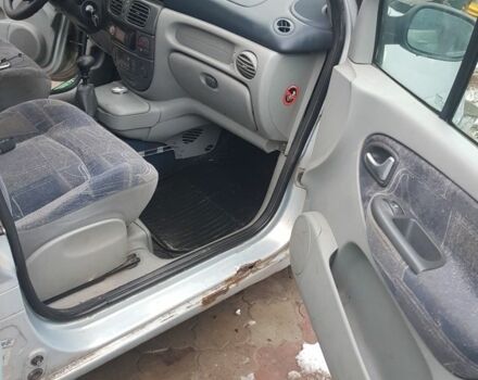 Серый Рено Сценик II, объемом двигателя 1 л и пробегом 1000 тыс. км за 1800 $, фото 6 на Automoto.ua