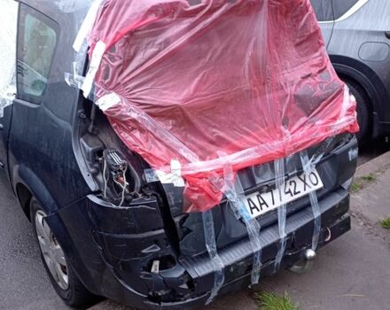 Серый Рено Сценик II, объемом двигателя 1.5 л и пробегом 214 тыс. км за 3000 $, фото 5 на Automoto.ua