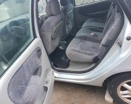 Серый Рено Сценик II, объемом двигателя 1 л и пробегом 1000 тыс. км за 1800 $, фото 2 на Automoto.ua