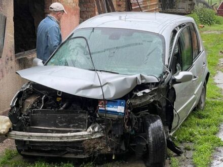 Рено Сценик II 2007 в Мукачеве на Automoto.ua Серый Рено Сценик II, объемом двигателя 1.5 л и пробегом 298 тыс. км за 990 $, фото 1 на Automoto.ua